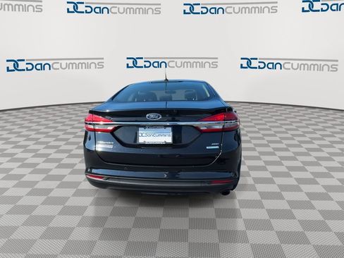 Used 2017 Ford Fusion SE w/ Fusion SE Technology Package FWD image 7
