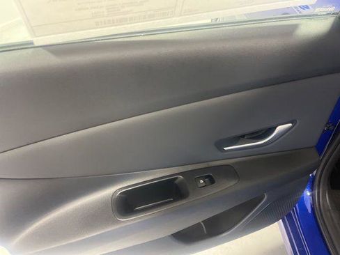 New 2025 Hyundai Elantra Limited FWD image 28