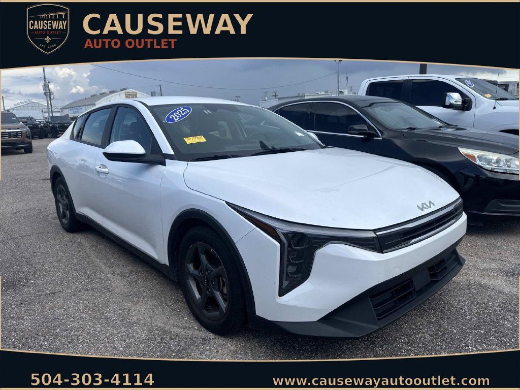 Used 2025 Kia K4 FWD image 1