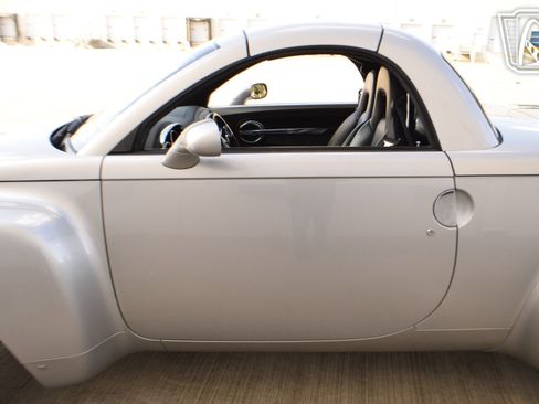 Used 2006 Chevrolet SSR w/ Preferred Equipment Group image 40