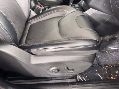 Used 2022 Jeep Cherokee Limited image 28