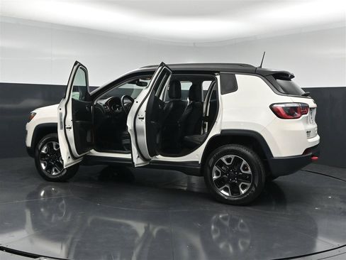 Used 2018 Jeep Compass Trailhawk w/ Leather Interior Group AWD/4WD image 34