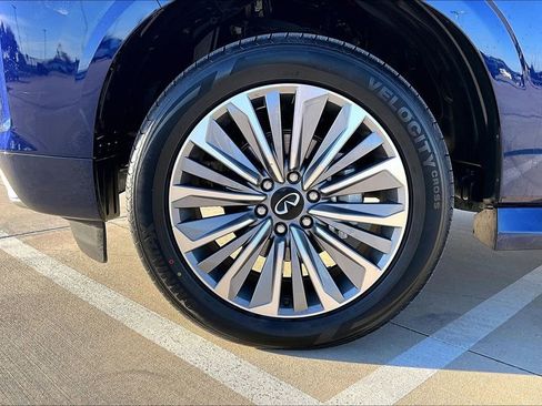 Certified 2025 INFINITI QX80 Sensory image 12