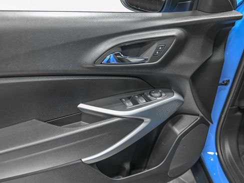 Used 2025 Chevrolet Trax RS w/ Driver Confidence Package FWD image 13