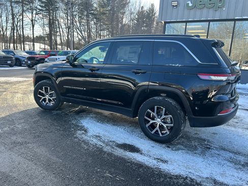 Used 2026 Jeep Grand Cherokee Limited AWD/4WD image 8