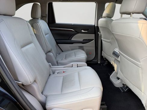Used 2014 Toyota Highlander Limited Platinum AWD/4WD image 9