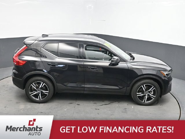 Used 2024 Volvo XC40 B5 Core AWD/4WD image 32