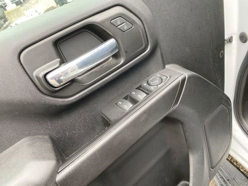 Used 2021 Chevrolet Silverado 2500 Custom w/ Custom Value Package image 21