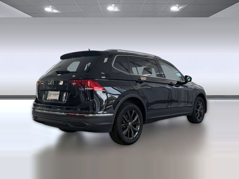 Used 2024 Volkswagen Tiguan SE FWD image 9