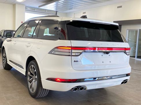 New 2026 Lincoln Aviator AWD w/ Jet Appearance Package image 5