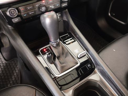 Used 2025 Jeep Compass Latitude w/ Sun & Sound Group AWD/4WD image 8