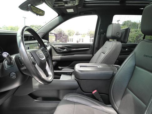 Used 2021 GMC Yukon Denali w/ Denali Ultimate Package AWD/4WD image 10