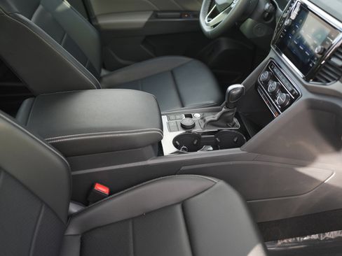 Certified 2023 Volkswagen Atlas SE w/ Panoramic Sunroof Package image 18