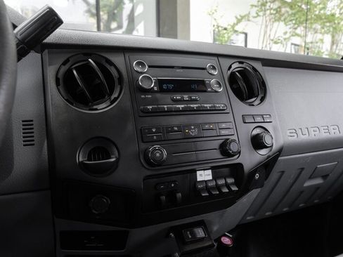 Used 2015 Ford F550 4x4 Regular Cab Super Duty image 16