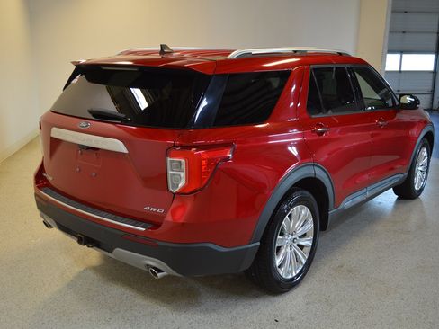 Used 2022 Ford Explorer Limited w/ Equipment Group 301A AWD/4WD image 3