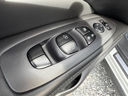 Used 2014 Nissan Pathfinder SL w/ SL Premium Package AWD/4WD image 18
