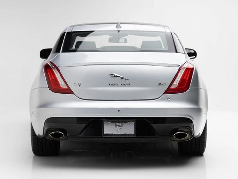 Used 2016 Jaguar XJ R-Sport RWD image 7
