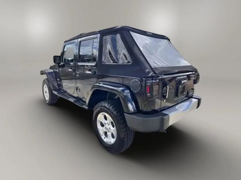 Used 2015 Jeep Wrangler Unlimited Sahara w/ Connectivity Group AWD/4WD image 8
