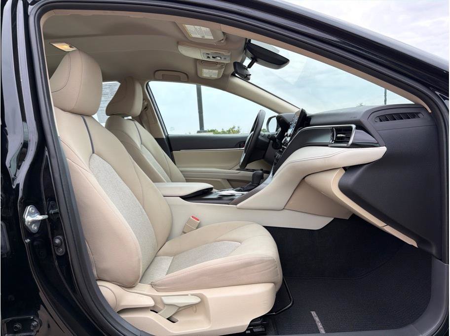 Used 2022 Toyota Camry LE FWD image 14