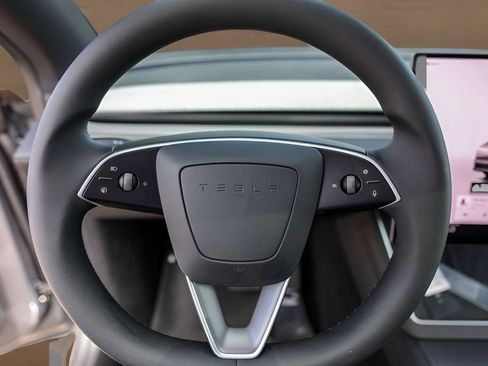 Used 2026 Tesla Model Y AWD image 11