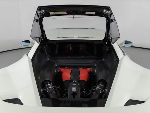 Used 2020 Ferrari F8 Tributo image 17