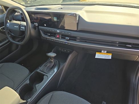 New 2025 Kia K4 LXS image 13