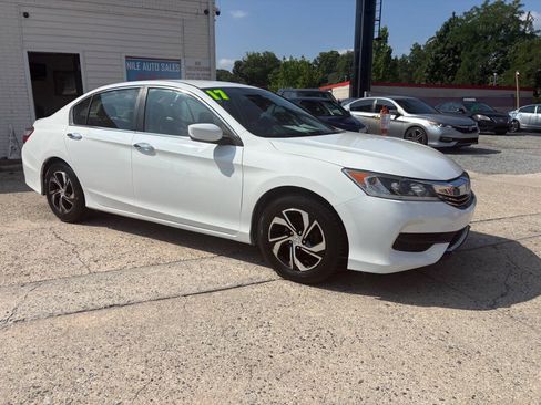 Used 2017 Honda Accord LX image 7