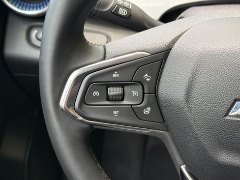 Used 2025 Chevrolet Trax LT w/ Driver Confidence Package FWD image 24