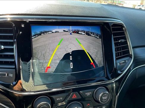 Used 2019 Jeep Grand Cherokee Limited image 23