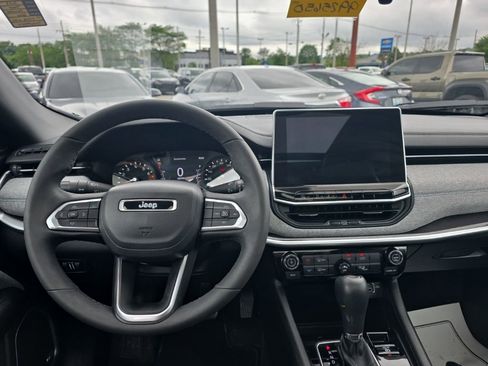 Used 2023 Jeep Compass Latitude w/ Sun and Sound Group AWD/4WD image 13