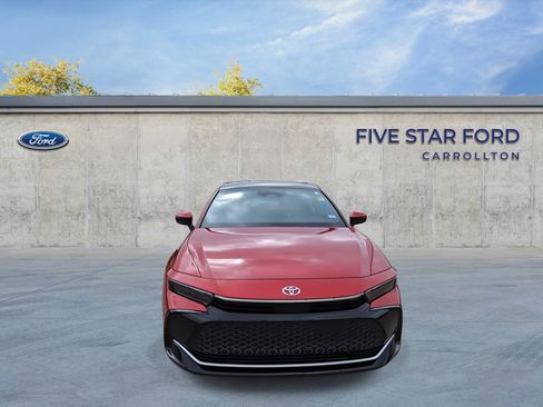 Used 2024 Toyota Crown image 3