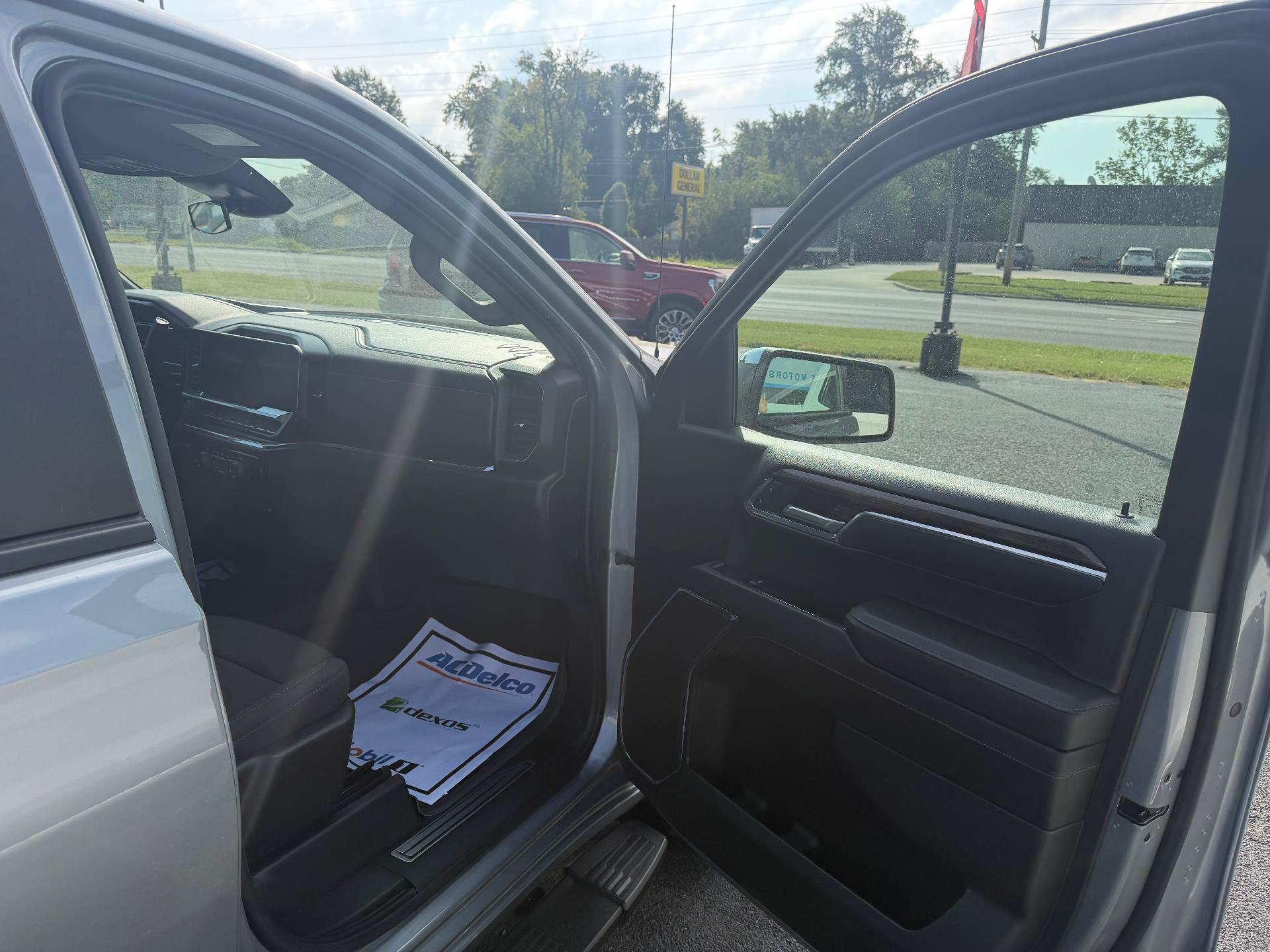 Used 2024 Chevrolet Silverado 1500 LT AWD/4WD image 10