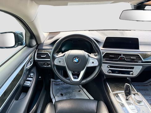 Used 2020 BMW 740i image 18