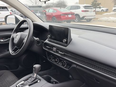 Certified 2023 Honda HR-V LX image 14