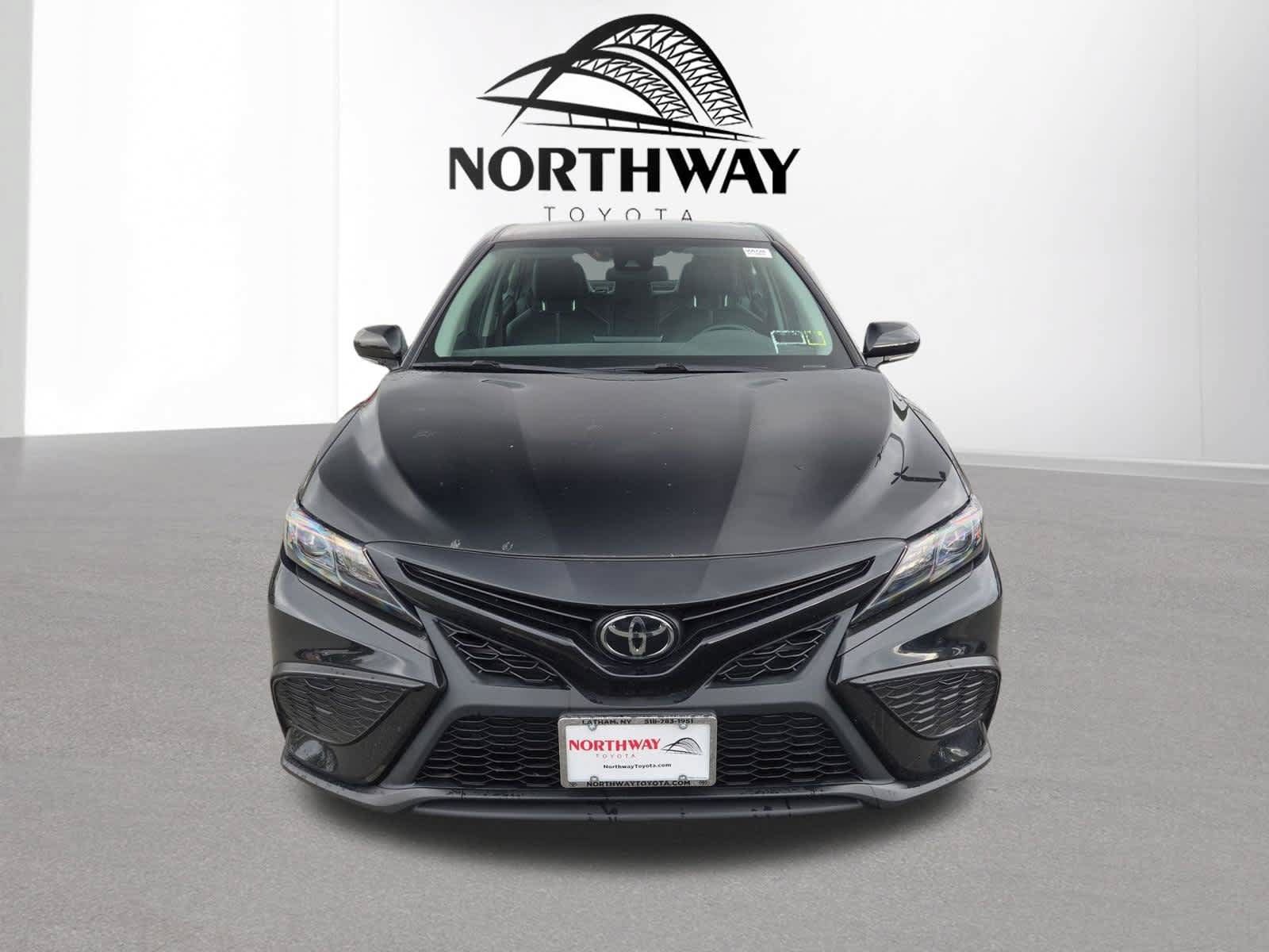 Used 2024 Toyota Camry SE w/ Cold Weather Package FWD image 8