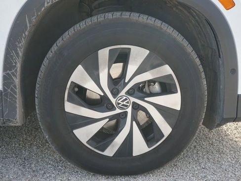 Used 2025 Volkswagen Tiguan S image 5