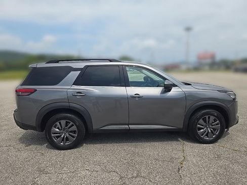 Used 2024 Nissan Pathfinder SV FWD image 14