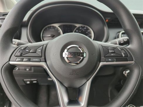 Certified 2021 Nissan Kicks S image 33