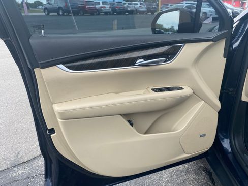 Used 2017 Cadillac XT5 FWD image 9