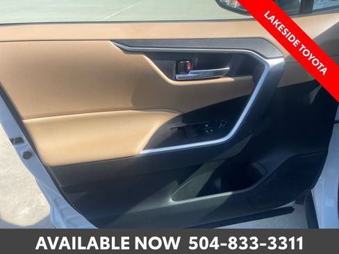 Certified 2020 Toyota RAV4 XLE w/ Convenience Package FWD image 25