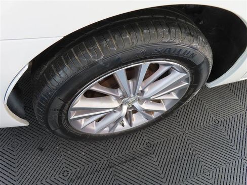 Used 2015 Toyota Corolla LE Premium image 9