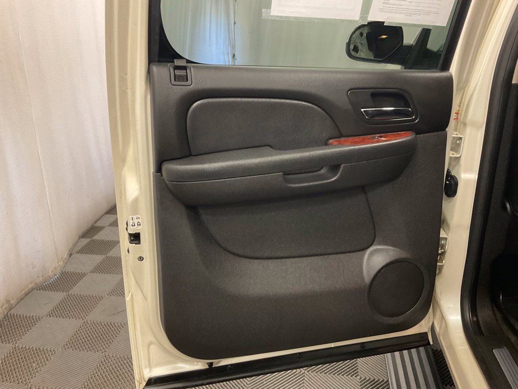 Used 2013 Chevrolet Suburban LTZ AWD/4WD image 32