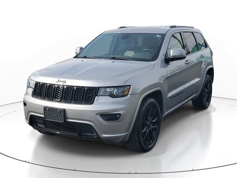 Used 2021 Jeep Grand Cherokee Altitude AWD/4WD image 2