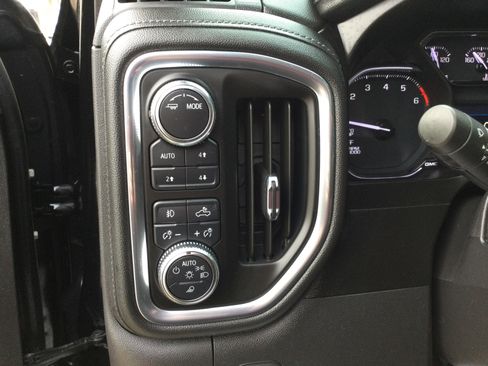 Used 2021 GMC Sierra 1500 SLT image 10