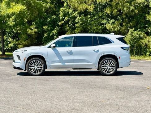 Used 2026 Buick Enclave Avenir w/ Super Cruise Package FWD image 3