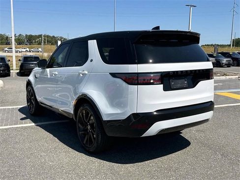 New 2025 Land Rover Discovery Dynamic SE image 4