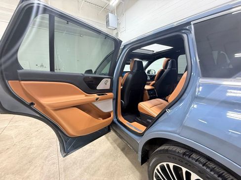 Used 2025 Lincoln Aviator Black Label image 40