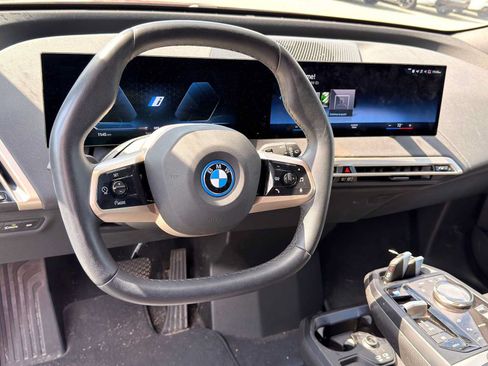 Used 2022 BMW iX xDrive50 w/ Premium Package AWD/4WD image 17