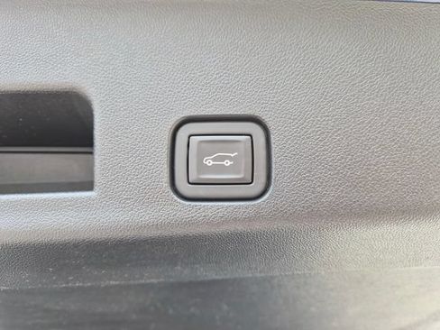 Used 2024 Chevrolet Traverse LT FWD image 13