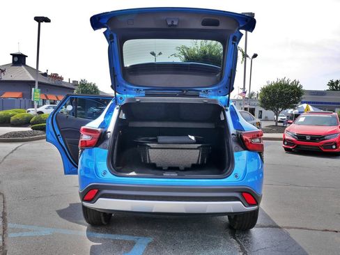 Used 2025 Chevrolet Trax LT w/ LT Convenience Package FWD image 15
